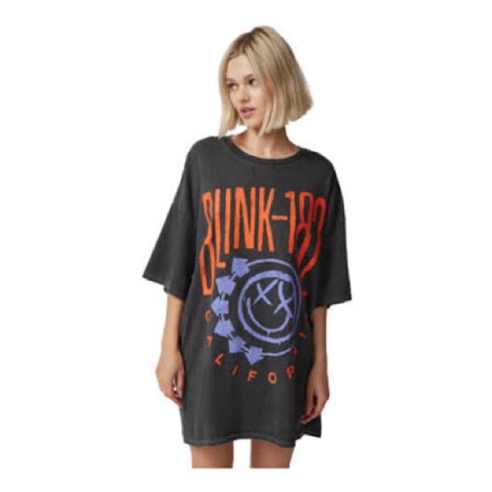 UO Blink-182 Graphic T-Shirt L/XL